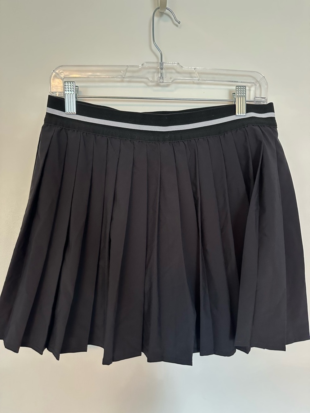 Black size small Lands' End Black Pleated tennis/golf skirt